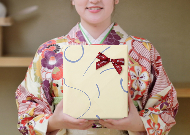 祝成人 成人祝いの金額相場や定番人気のプレゼントは ギフトの教科書 お中元 お歳暮や年間イベント 手土産のポイントがわかる ギフトの教科書 お中元 お歳暮や年間イベント 手土産のポイントがわかる